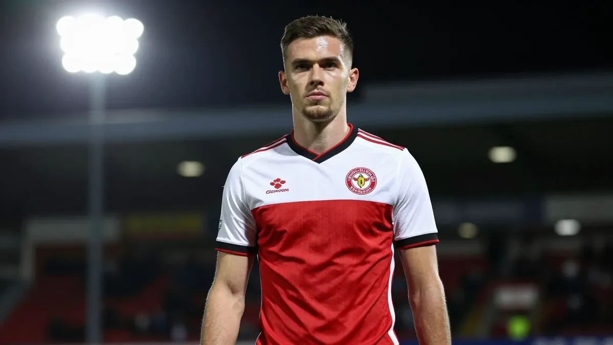 Glenavon FC Midfielder Seals Move to Premier League Club